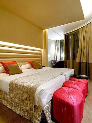 Vincci Capitol Hotel